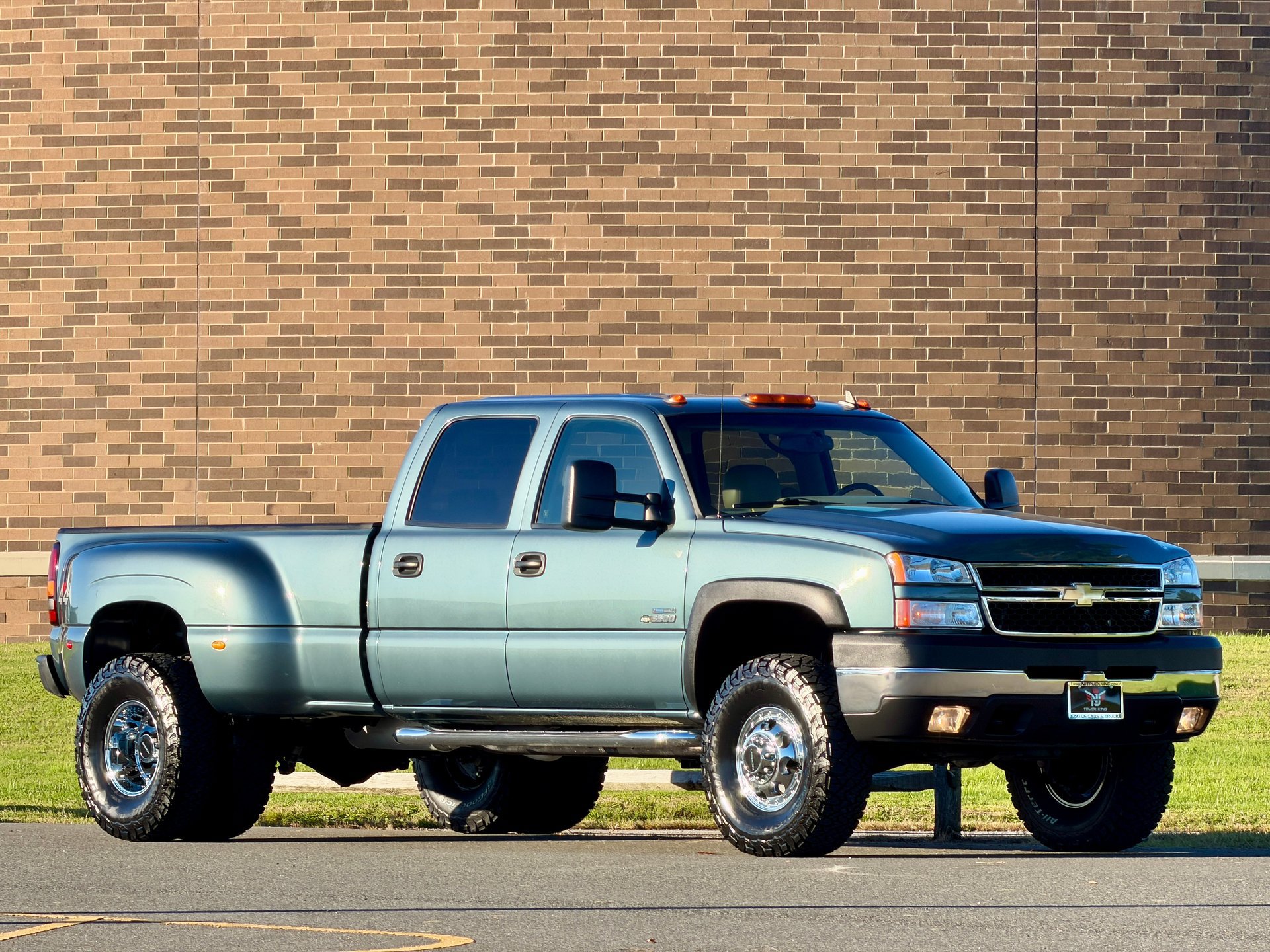 Used 2006 Chevrolet Silverado 3500 LT w/ Heavy-Duty Power Package AWD/4WD image 1