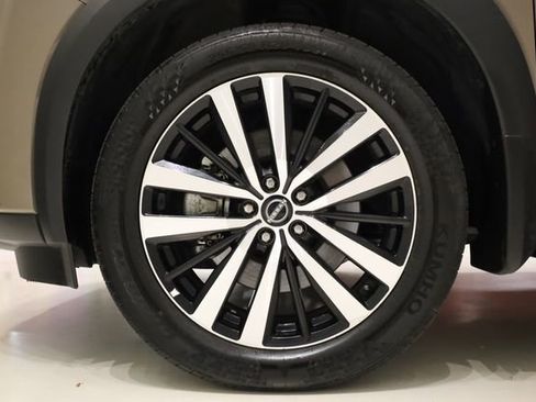 Used 2024 Nissan Pathfinder Platinum image 8