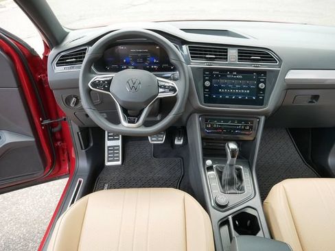 Used 2024 Volkswagen Tiguan SE R-Line AWD/4WD image 20