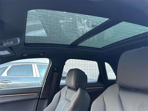 Certified 2025 Audi Q3 2.0T Premium Plus w/ Premium Plus Package image 24