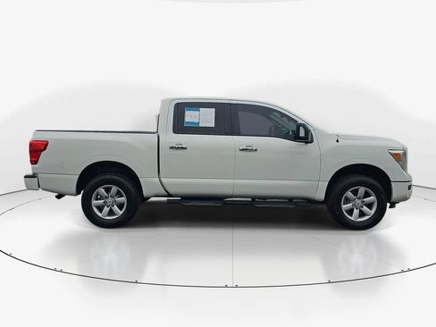 Used 2021 Nissan Titan SV w/ SV Convenience Package RWD image 5