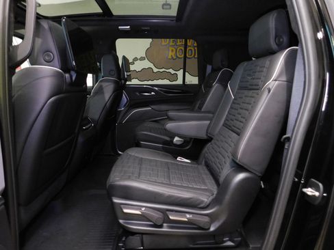 Used 2024 Cadillac Escalade ESV V w/ LPO, Floor Liner Package AWD/4WD image 81