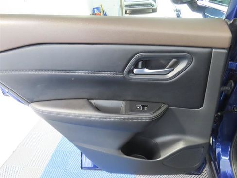 Used 2023 Nissan Rogue SL AWD/4WD image 30