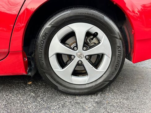 Used 2013 Toyota Prius Four w/ Deluxe Solar Roof Pkg image 12