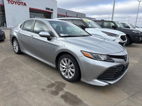 Used 2019 Toyota Camry LE image 11
