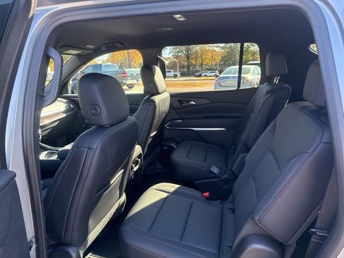 Used 2024 Chevrolet Traverse Z71 w/ Enhanced Driving Package image 10