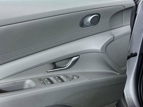 New 2026 Hyundai Elantra SE image 18