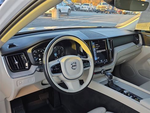 Used 2021 Volvo XC60 T5 Inscription w/ Protection Package Premier image 10