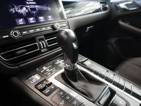 Certified 2019 Porsche Macan image 17