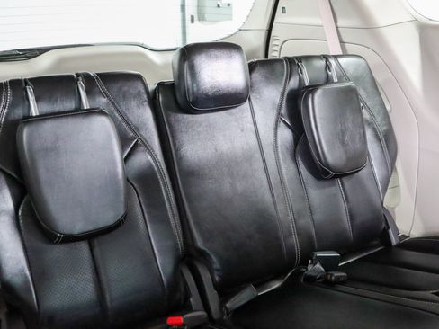 Used 2023 Chrysler Pacifica Touring-L FWD image 29