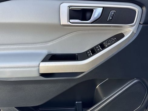 Used 2022 Ford Explorer XLT w/ Equipment Group 202A image 23