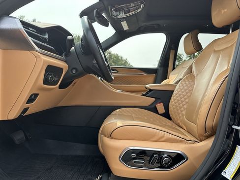 Used 2023 Jeep Grand Cherokee Summit image 13