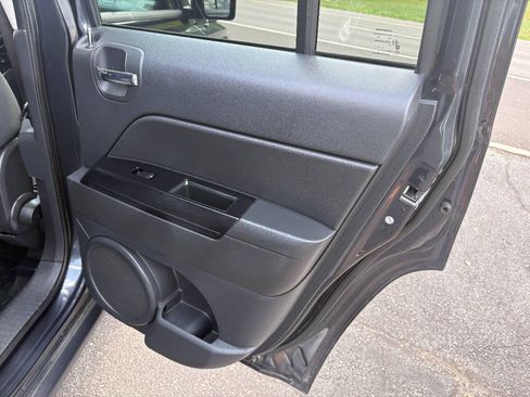 Used 2014 Jeep Patriot Latitude w/ All Weather Capability Group AWD/4WD image 24