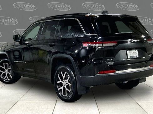 Used 2025 Jeep Grand Cherokee Limited w/ Luxury Tech Group II AWD/4WD image 5