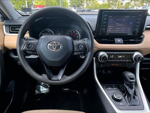 Used 2022 Toyota RAV4 XLE AWD/4WD image 5