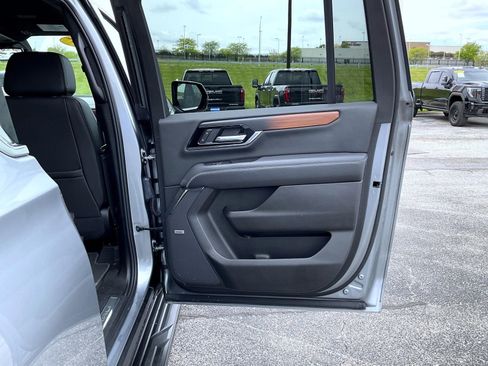Certified 2025 GMC Yukon XL Denali AWD/4WD image 17