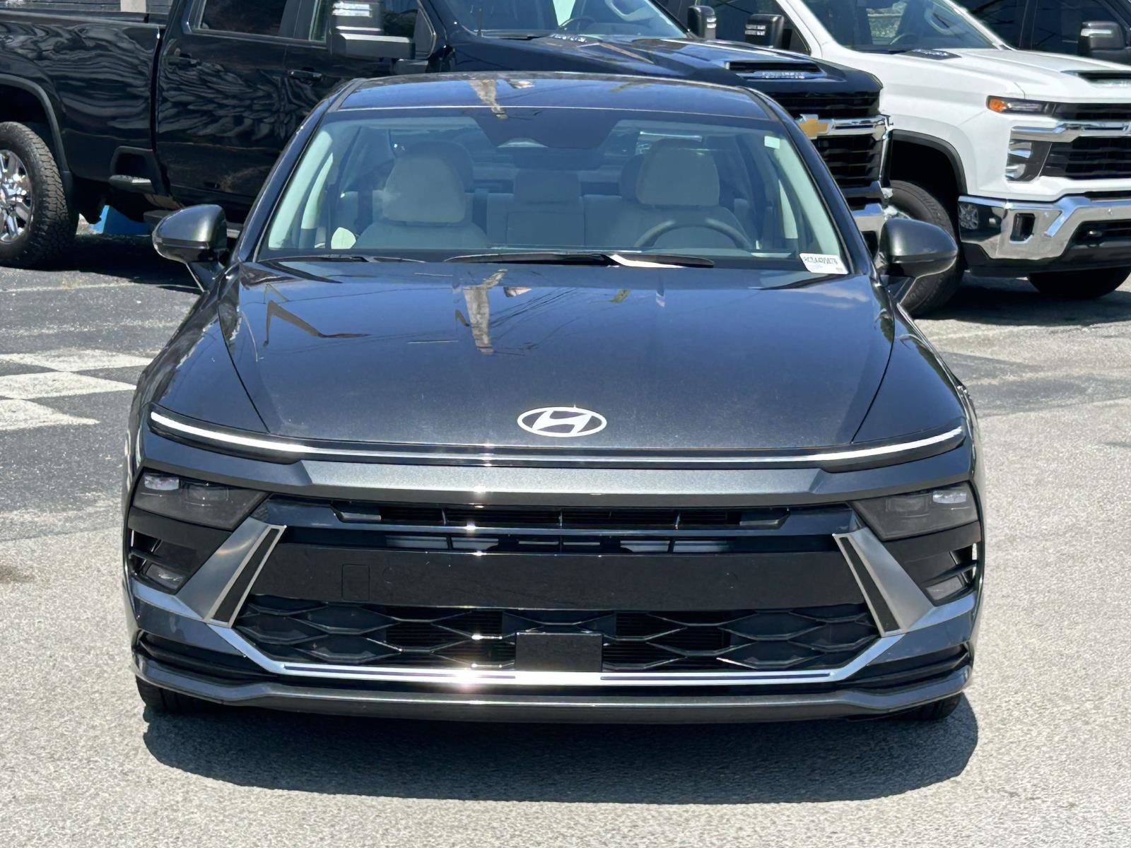 Used 2025 Hyundai Sonata SEL FWD image 2