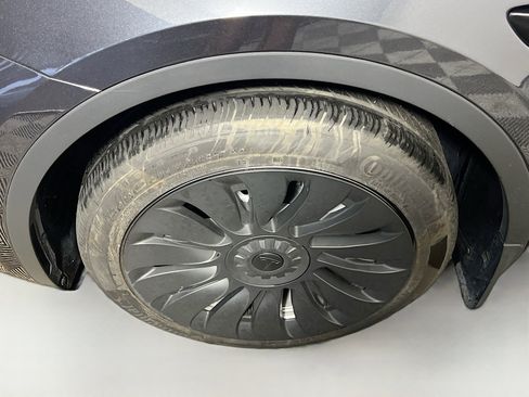 Used 2024 Tesla Model Y Long Range image 14