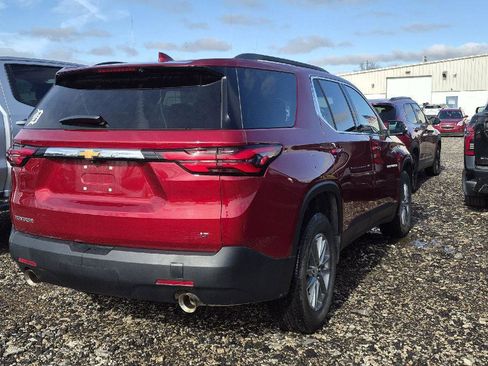 Used 2023 Chevrolet Traverse LT image 3