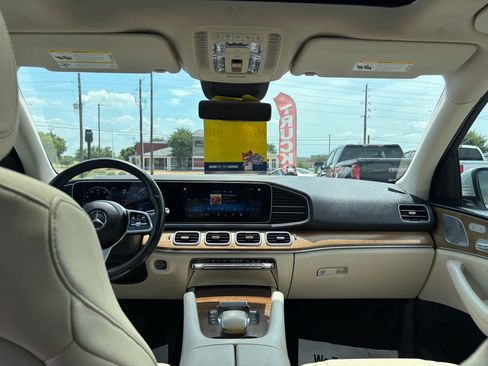 Used 2021 Mercedes-Benz GLE 350 w/ Premium Package image 10
