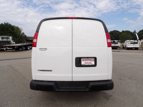 Used 2022 Chevrolet Express 2500 w/ Driver Convenience Package RWD image 6