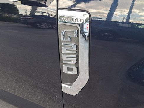 Certified 2022 Ford F250 Lariat w/ Lariat Ultimate Package image 11