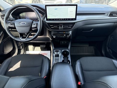 Certified 2025 Ford Escape SE FWD image 11