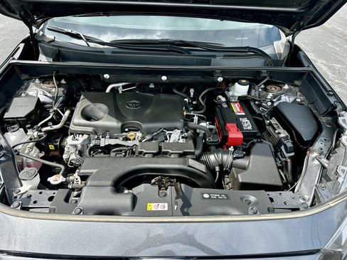 Used 2020 Toyota RAV4 XLE AWD/4WD image 36