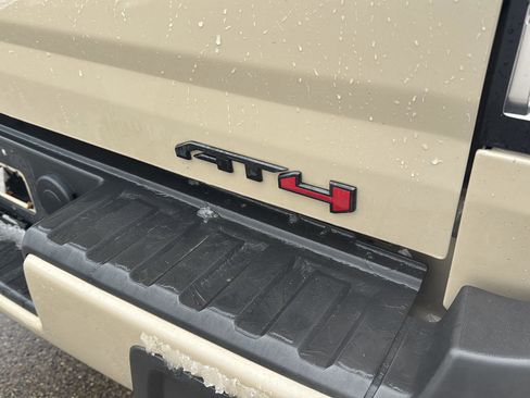 Used 2022 GMC Canyon AT4 image 5