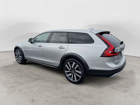 Certified 2025 Volvo V90 B6 Cross Country Plus image 3