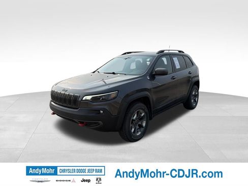 Used 2019 Jeep Cherokee Trailhawk w/ Cold Weather Group AWD/4WD image 3