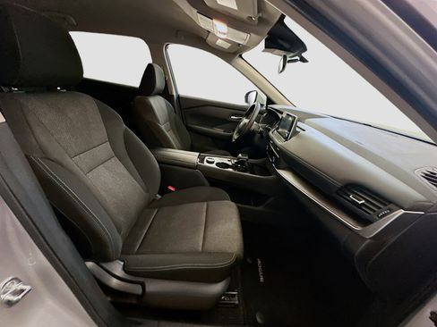 Used 2025 Nissan Rogue SV image 32