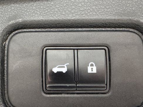 Used 2022 Nissan Pathfinder SL image 18