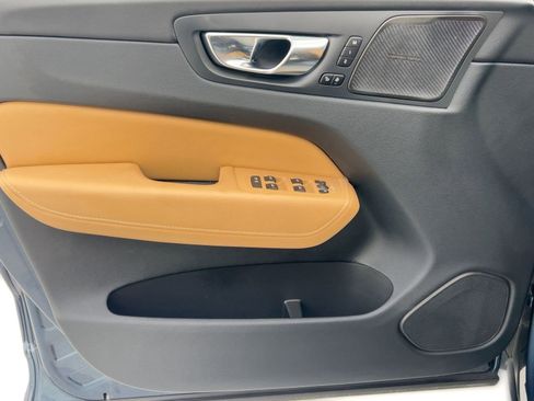 Used 2023 Volvo XC60 B5 Ultimate w/ Climate Package image 13
