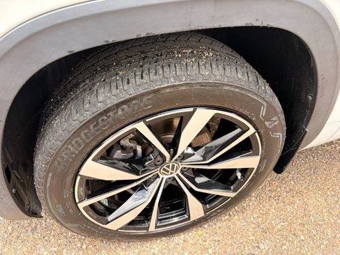 Used 2024 Volkswagen Atlas SEL Premium R-Line AWD/4WD image 18