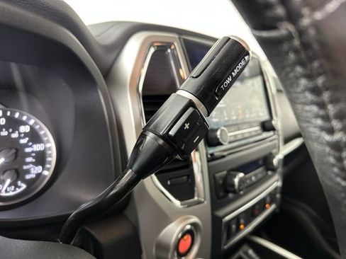 Used 2021 Nissan Titan SV w/ SV Convenience Package image 20