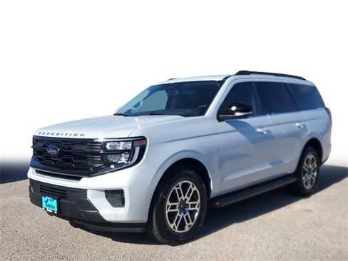 New 2025 Ford Expedition Active image 2
