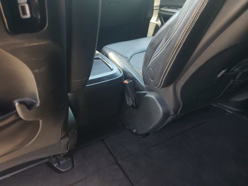 Used 2021 Chrysler Pacifica Touring-L w/ Uconnect Theater Family Group AWD/4WD image 12