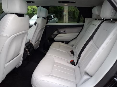 Used 2024 Land Rover Range Rover Sport SE AWD/4WD image 17