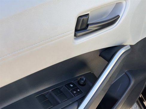 Used 2024 Toyota Corolla Cross LE image 14