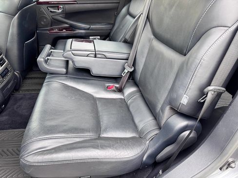 Used 2013 Lexus LX 570 4WD w/ Luxury Pkg image 5