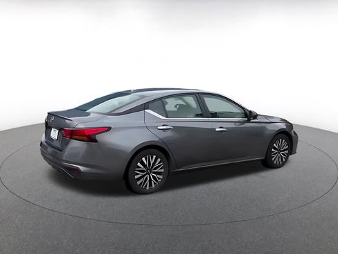 Used 2025 Nissan Altima 2.5 SV FWD image 15