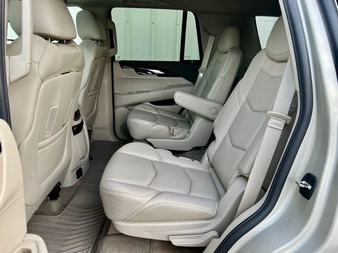 Used 2015 Cadillac Escalade Luxury image 37