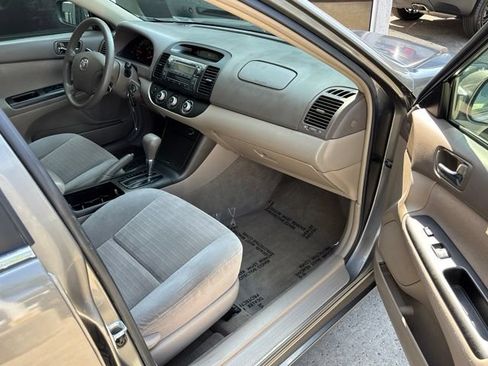 Used 2006 Toyota Camry LE FWD image 25
