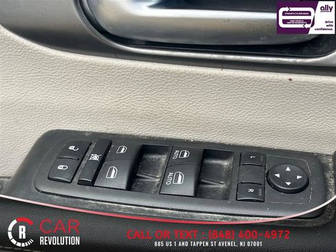 Used 2023 Chrysler Pacifica Touring-L FWD image 30