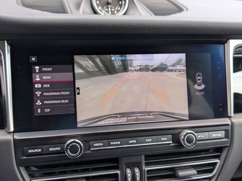Used 2020 Porsche Macan image 21