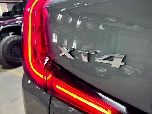 Used 2024 Cadillac XT4 Premium Luxury image 29