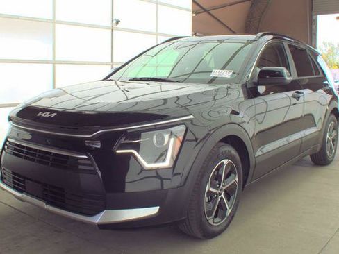 Used 2024 Kia Niro EX FWD image 2