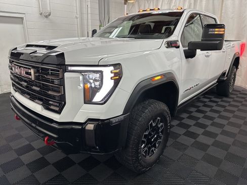 Used 2024 GMC Sierra 2500 AT4X image 4