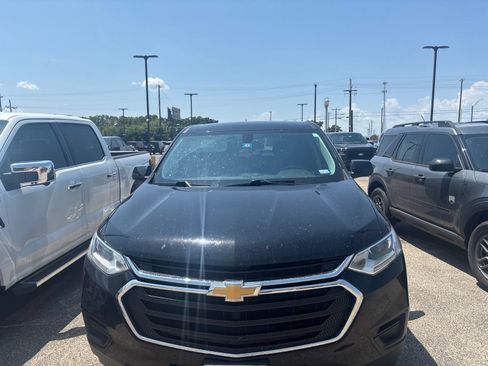 Used 2021 Chevrolet Traverse LS w/ LPO, Floor Liner Package FWD image 2